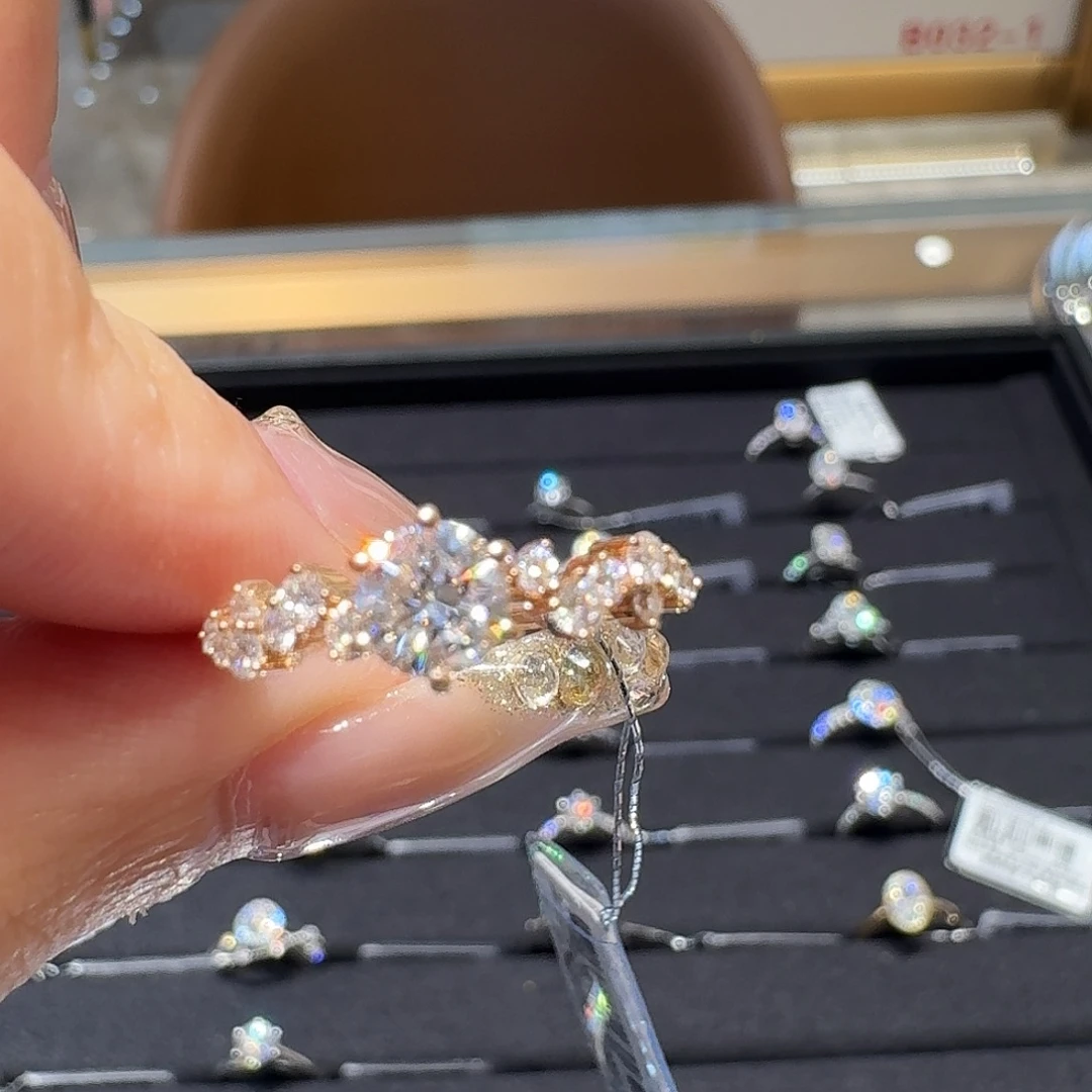 18K金镶嵌合成钻石