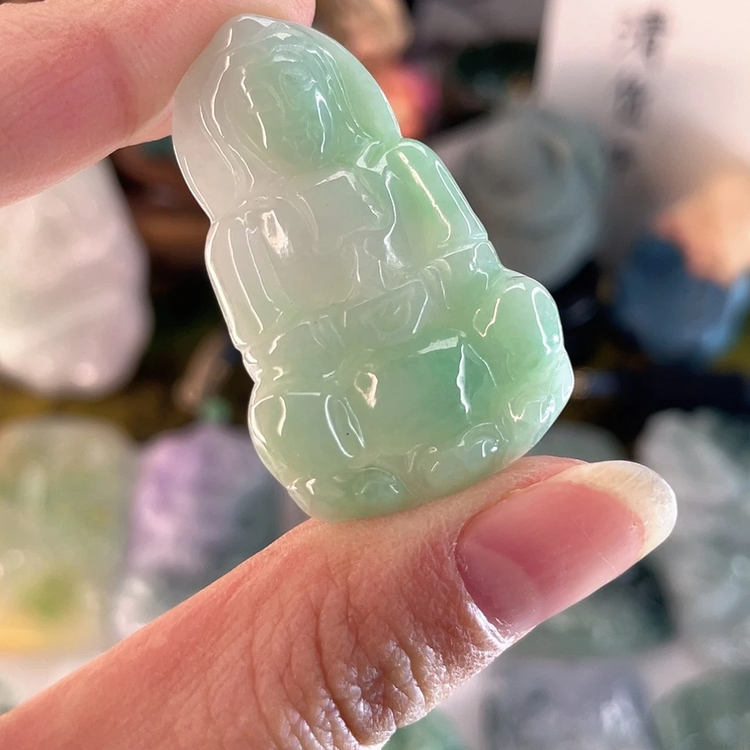 翡翠未镶嵌颈饰观音