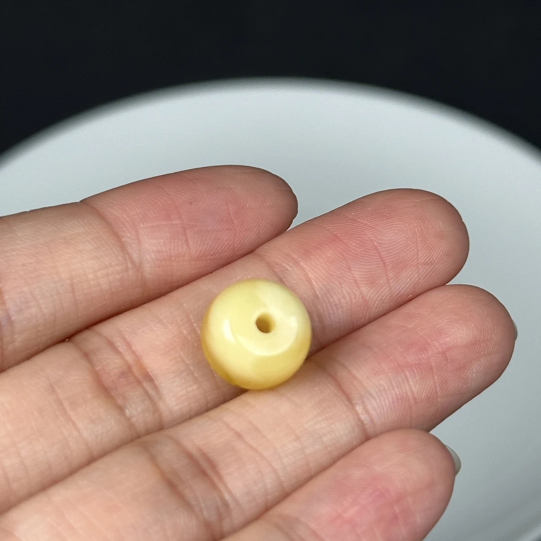 B2606天然原矿俄料蜜蜡 瑕疵墩子 11.5*8.5mm支持鉴定