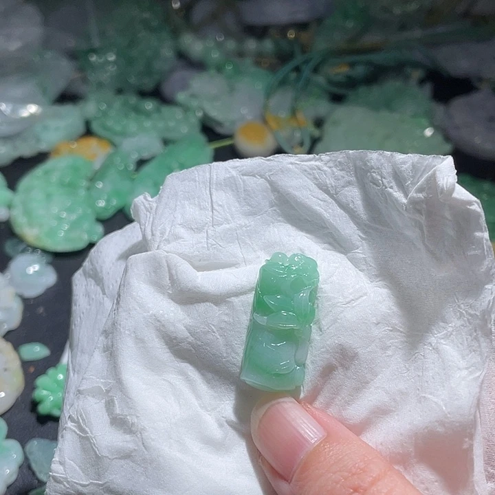 颈饰未镶嵌翡翠天