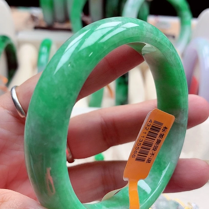 翡翠未镶嵌手镯翡翠