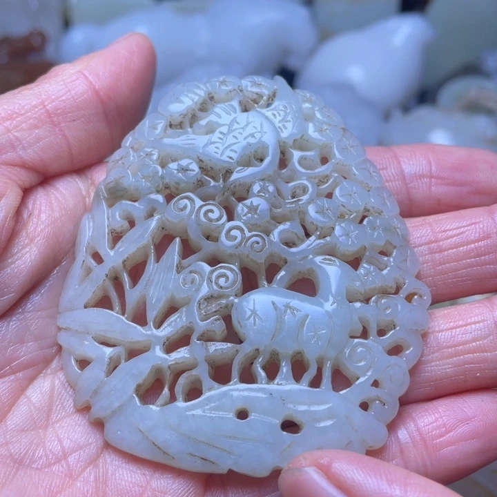 和田玉挂件未镶嵌眼****?