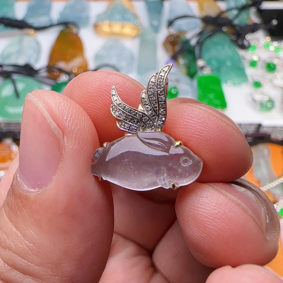 翡翠18K金镶嵌颈饰玻璃种小飞兔