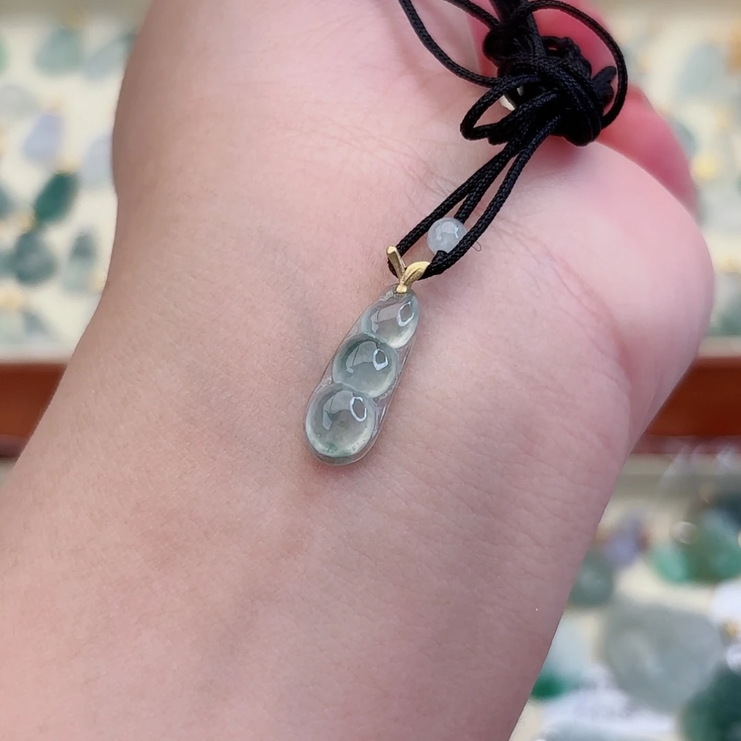 翡翠18K金镶嵌颈饰豆子