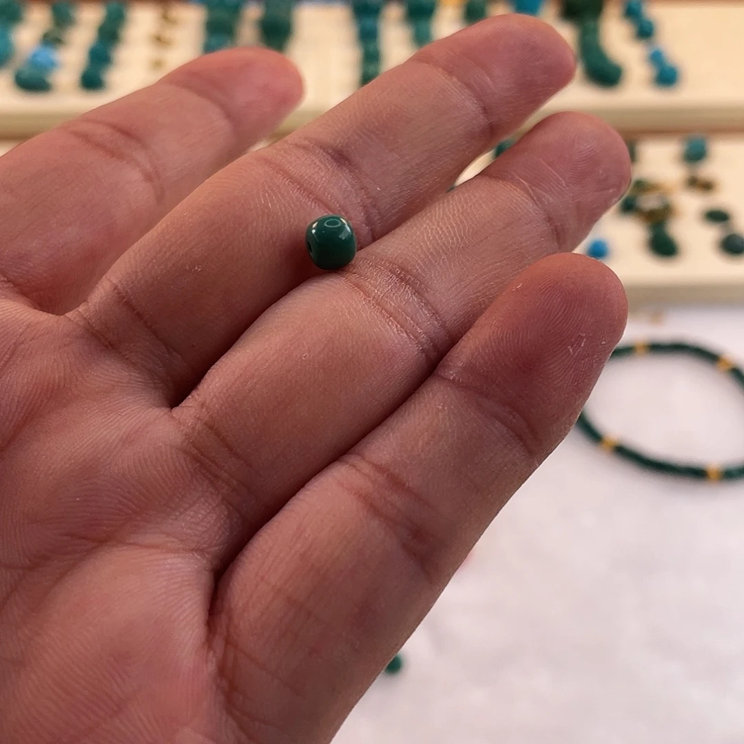 绿松石未镶嵌颈饰