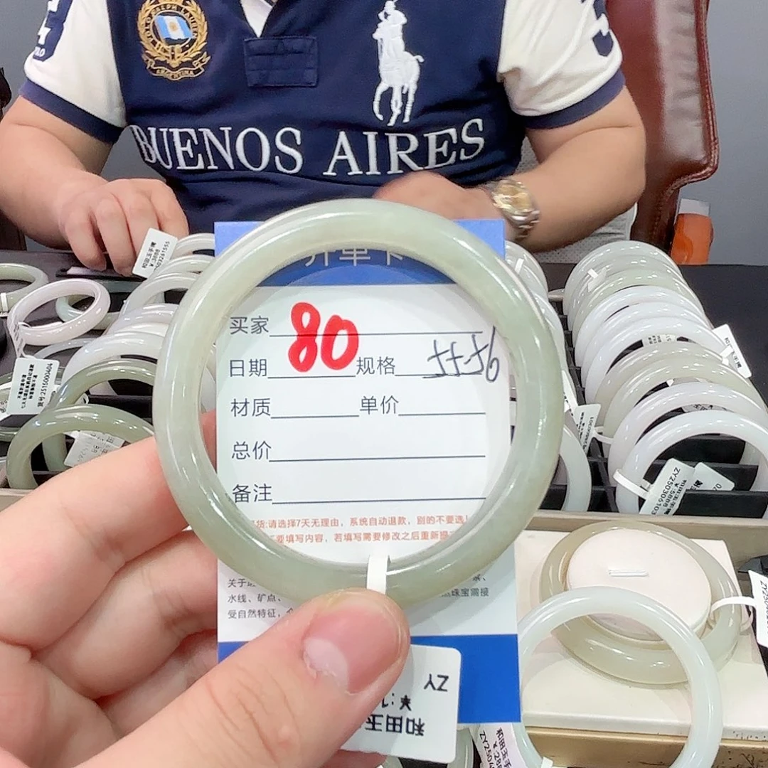 和田玉手镯未镶嵌