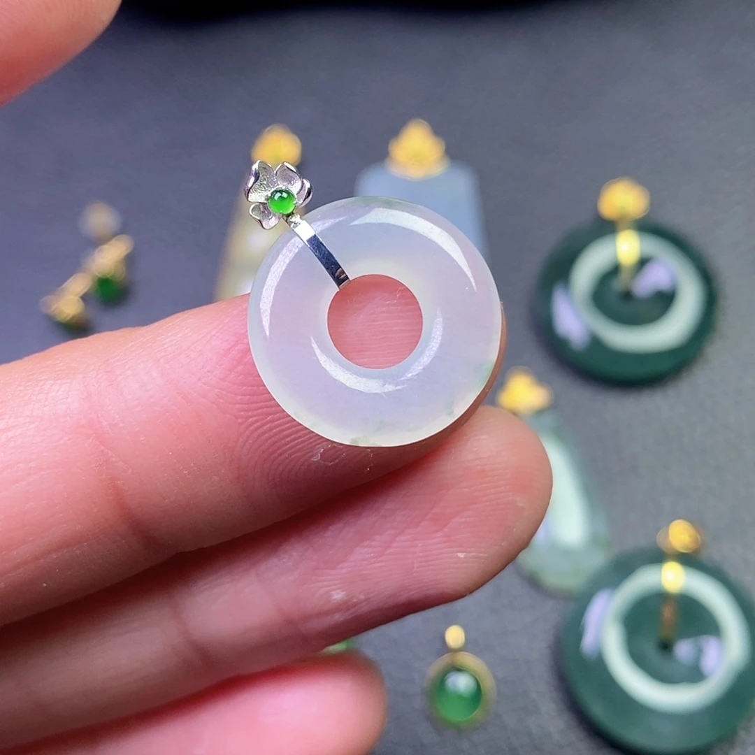 颈饰18K金镶嵌翡翠