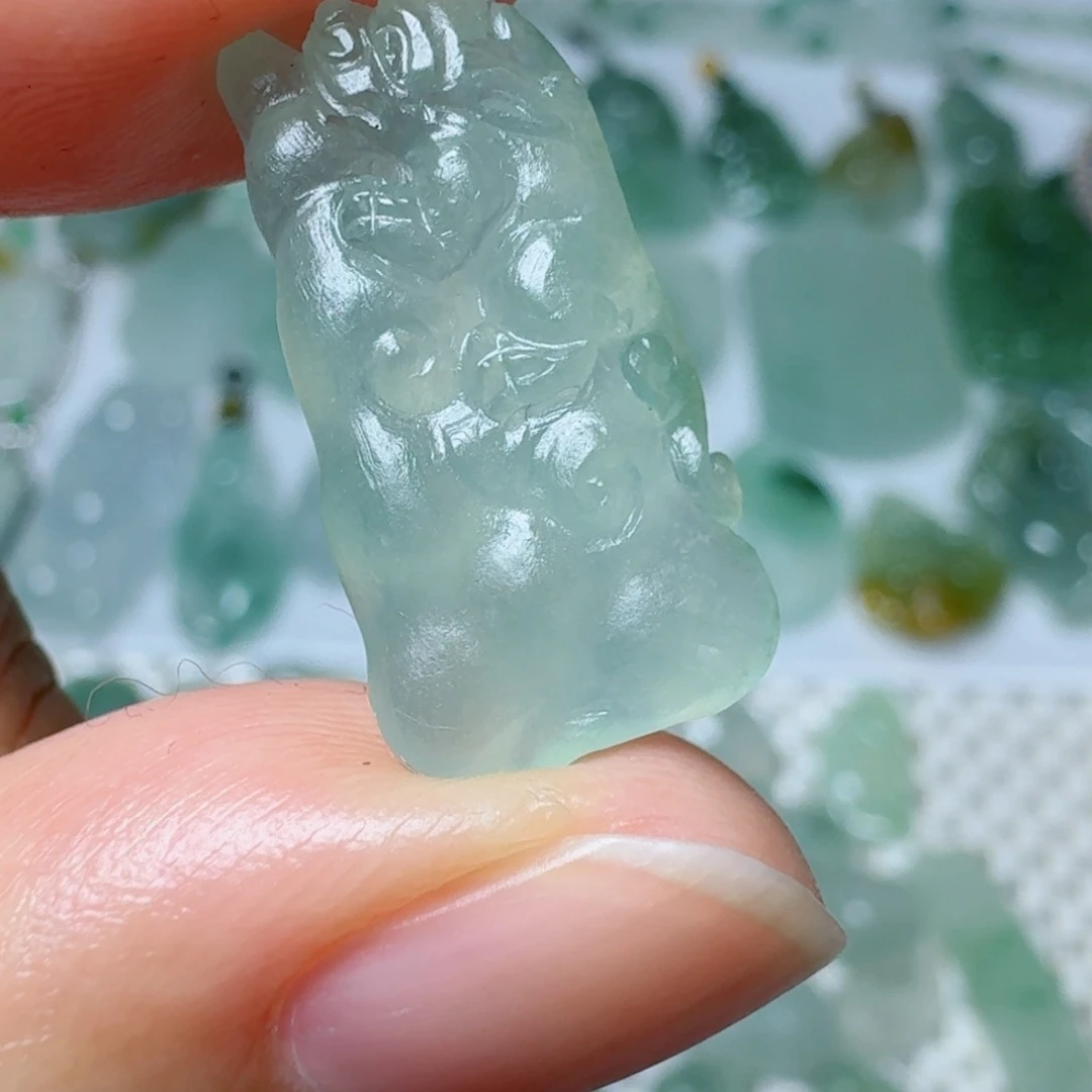 定制翡翠未镶嵌挂件