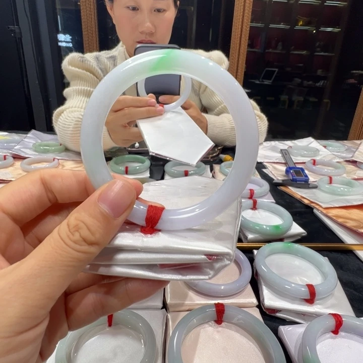 ！***。翡翠未镶嵌手镯圆条57