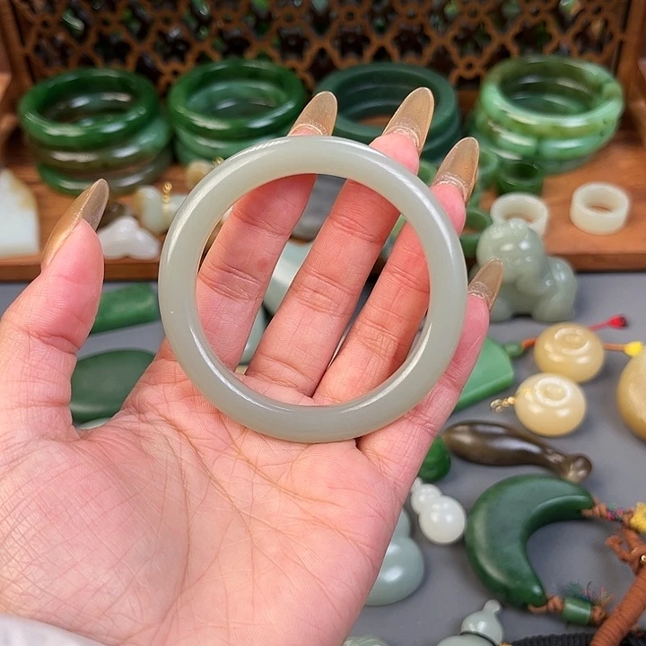 ****。和田玉（糖玉）未镶嵌颈饰