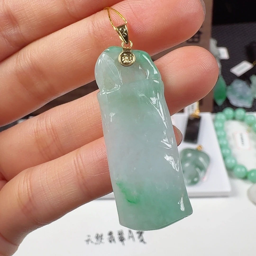 翡翠18K金镶嵌颈饰