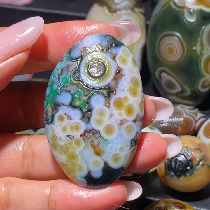 杂***虎玛瑙/玉髓未镶嵌珠宝奇石