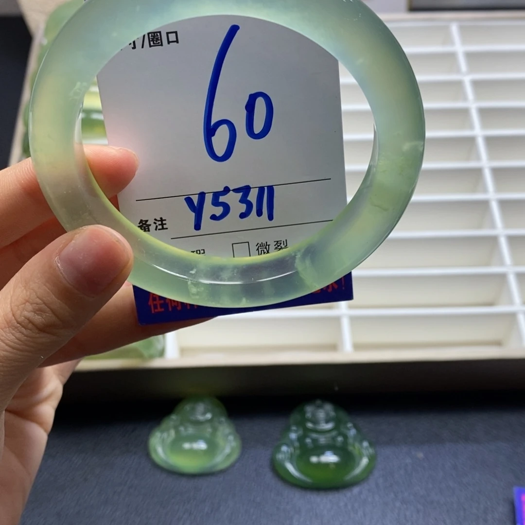 蛇纹石玉手镯未镶嵌