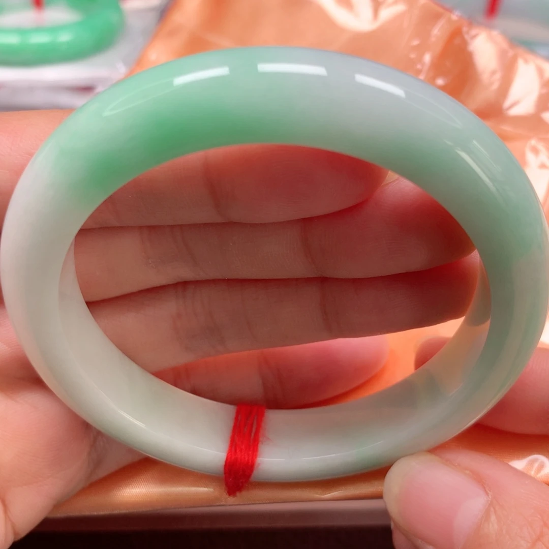 翡翠未镶嵌手镯7冰胶果绿