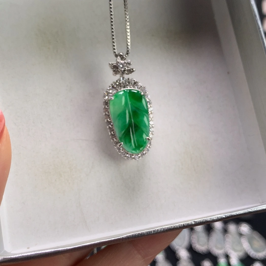 颈饰银S925镶嵌翡翠1111111