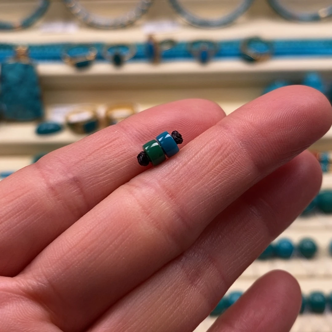 绿松石未镶嵌珠宝奇石直径4.8双色直切对珠 福利款