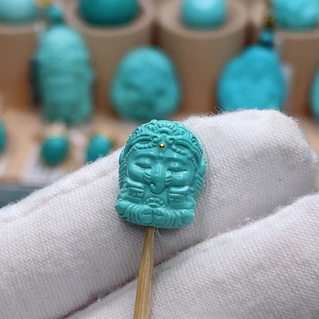 绿松石未镶嵌珠宝奇石