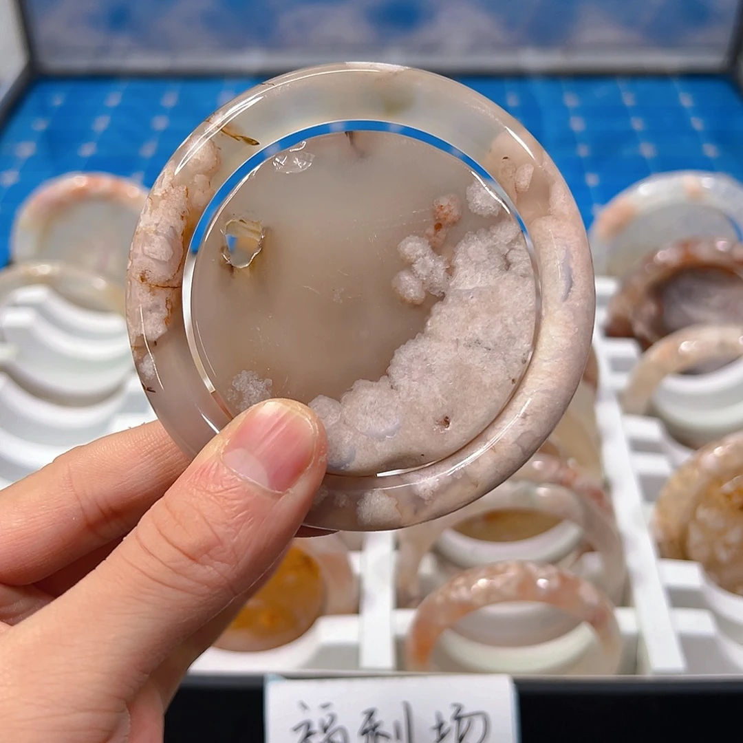 玛瑙/玉髓手镯未镶嵌63