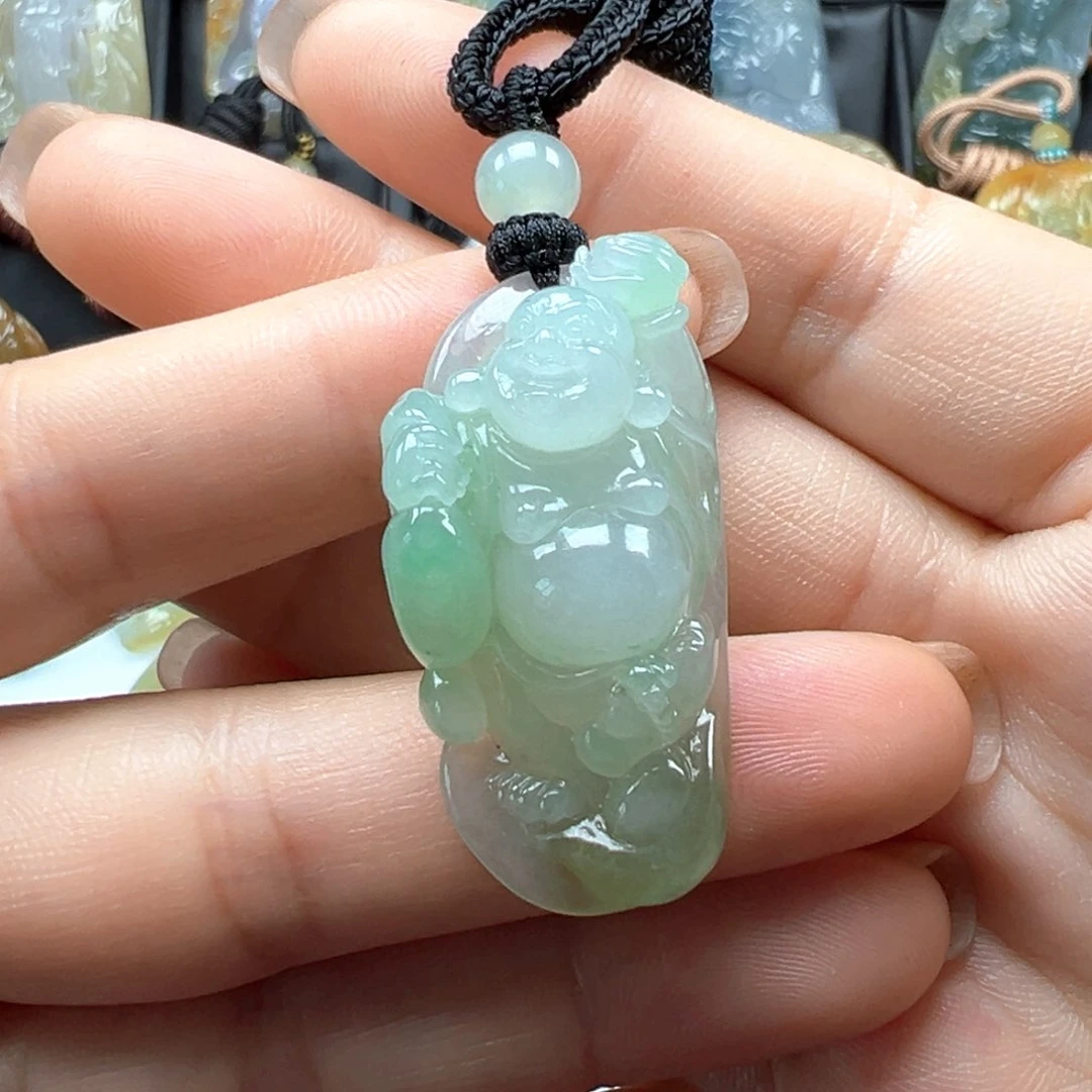 翡翠颈饰未镶嵌佛