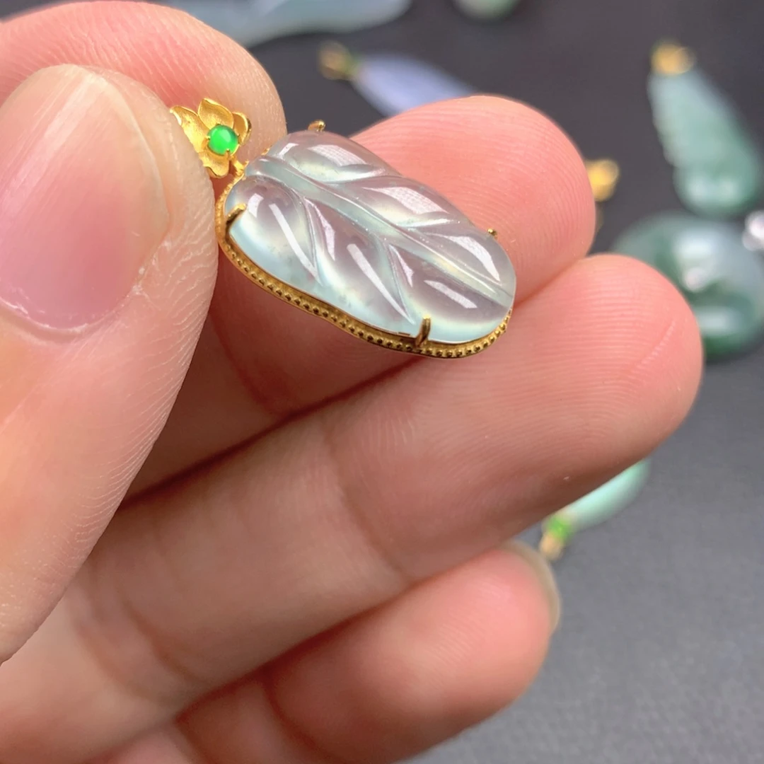 【闪购商品】颈饰18K金镶嵌翡翠翡翠