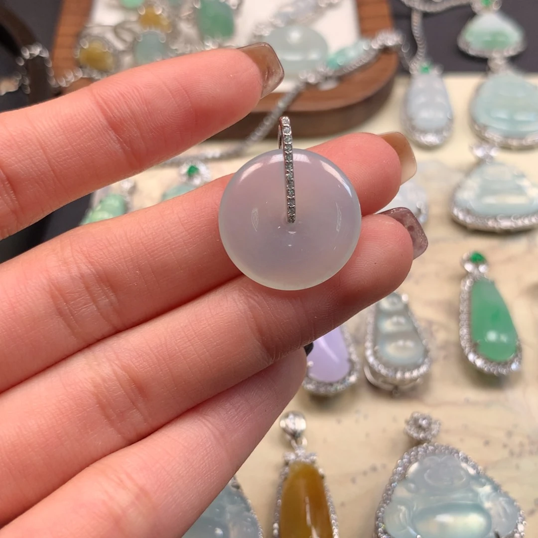 翡翠银S925镶嵌颈饰平安扣