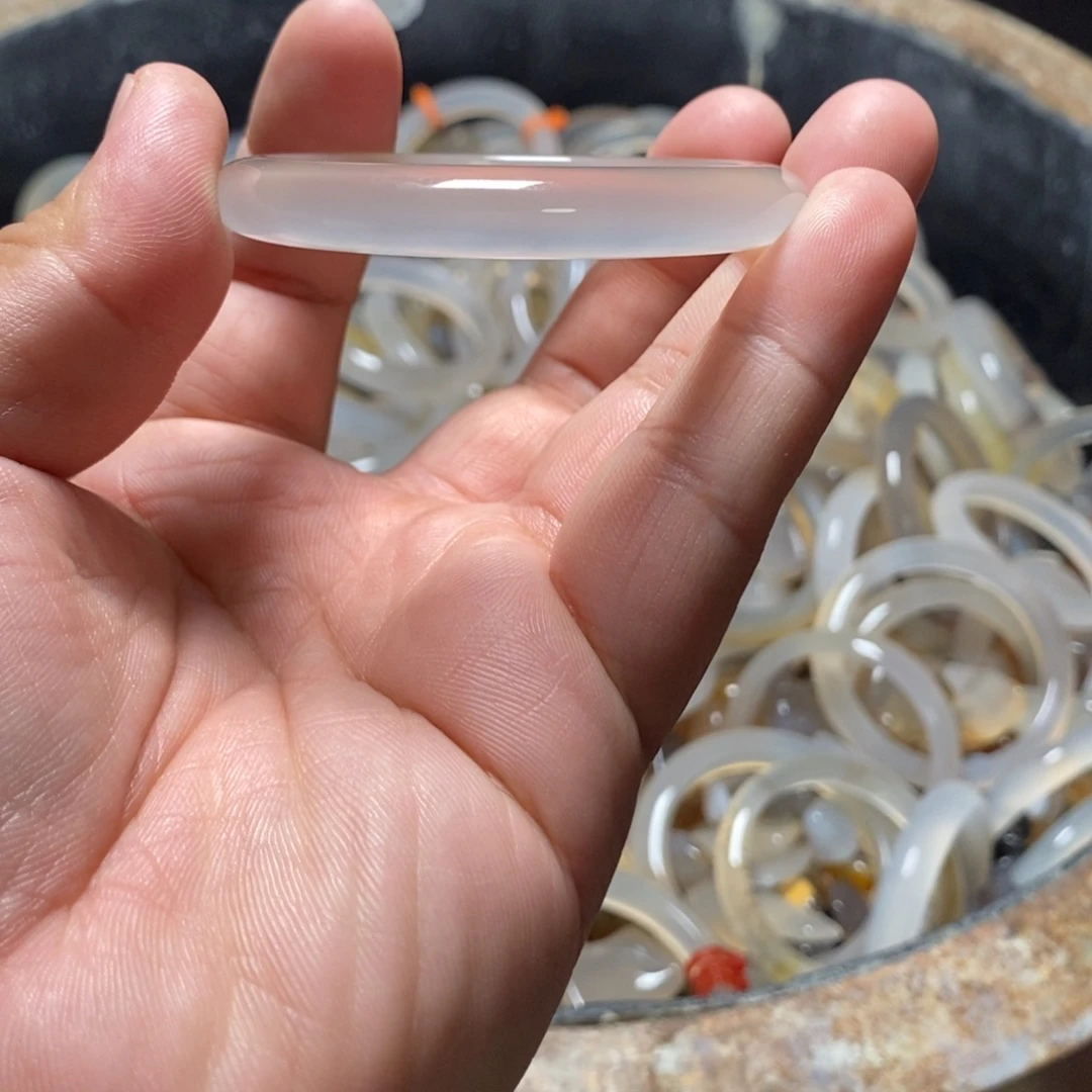 个***星玛瑙/玉髓未镶嵌手镯