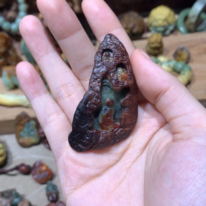 未镶嵌岫岩河磨玉（透闪石质玉）挂件