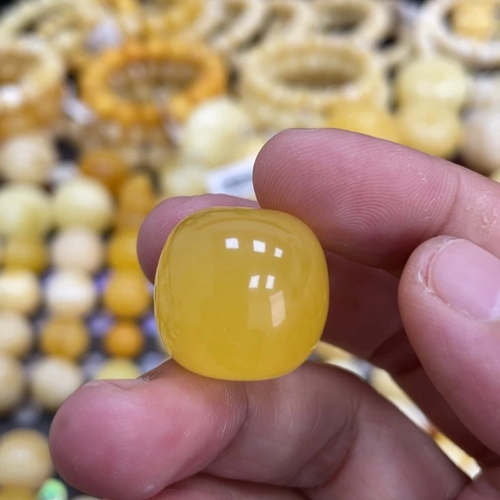 裸石蜜蜡未镶嵌20*19mm瑕疵焦皮