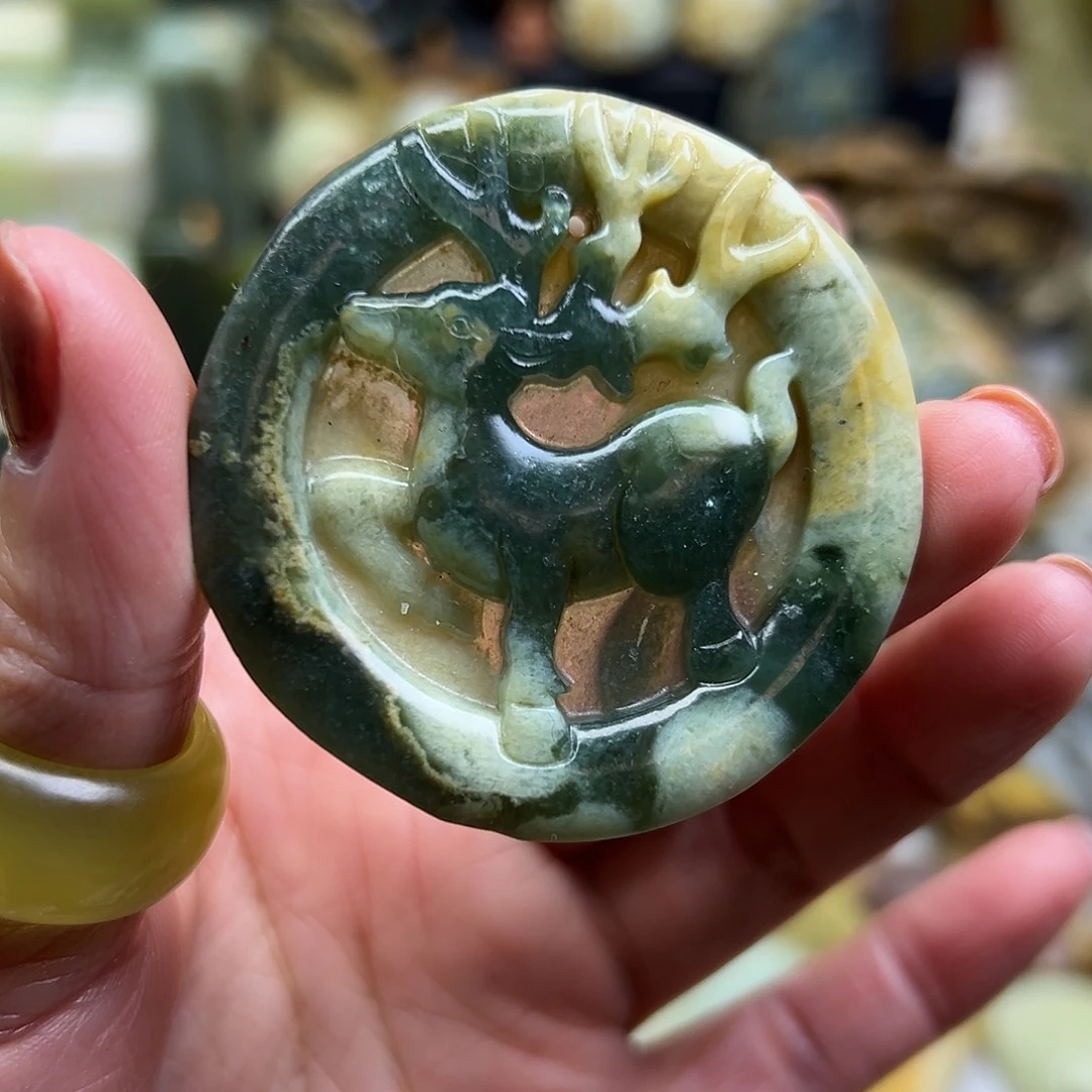 岫玉未镶嵌颈饰花玉兰小鹿