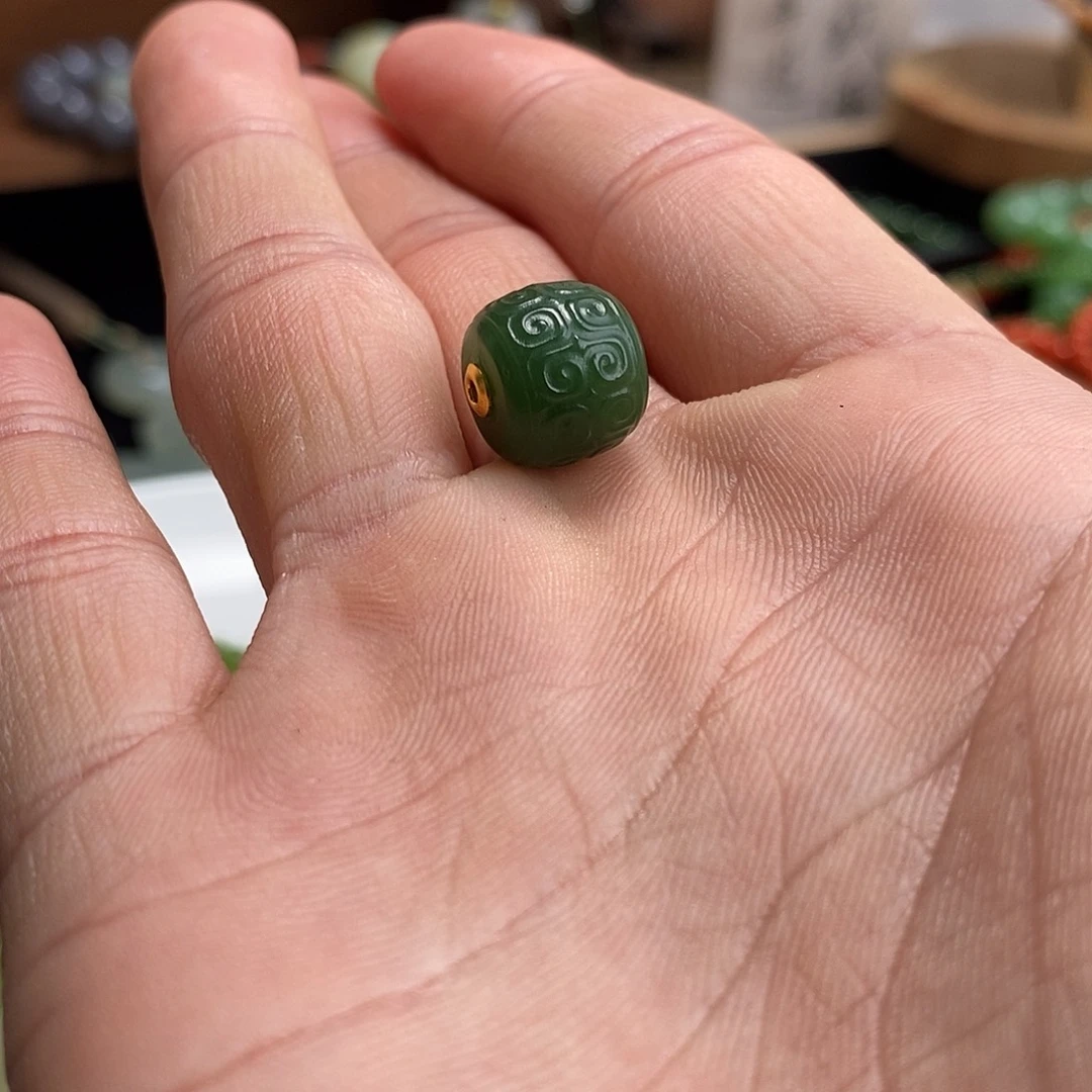 和田玉吊坠(不含链)未镶嵌碧玉辣菠菜六转回纹珠