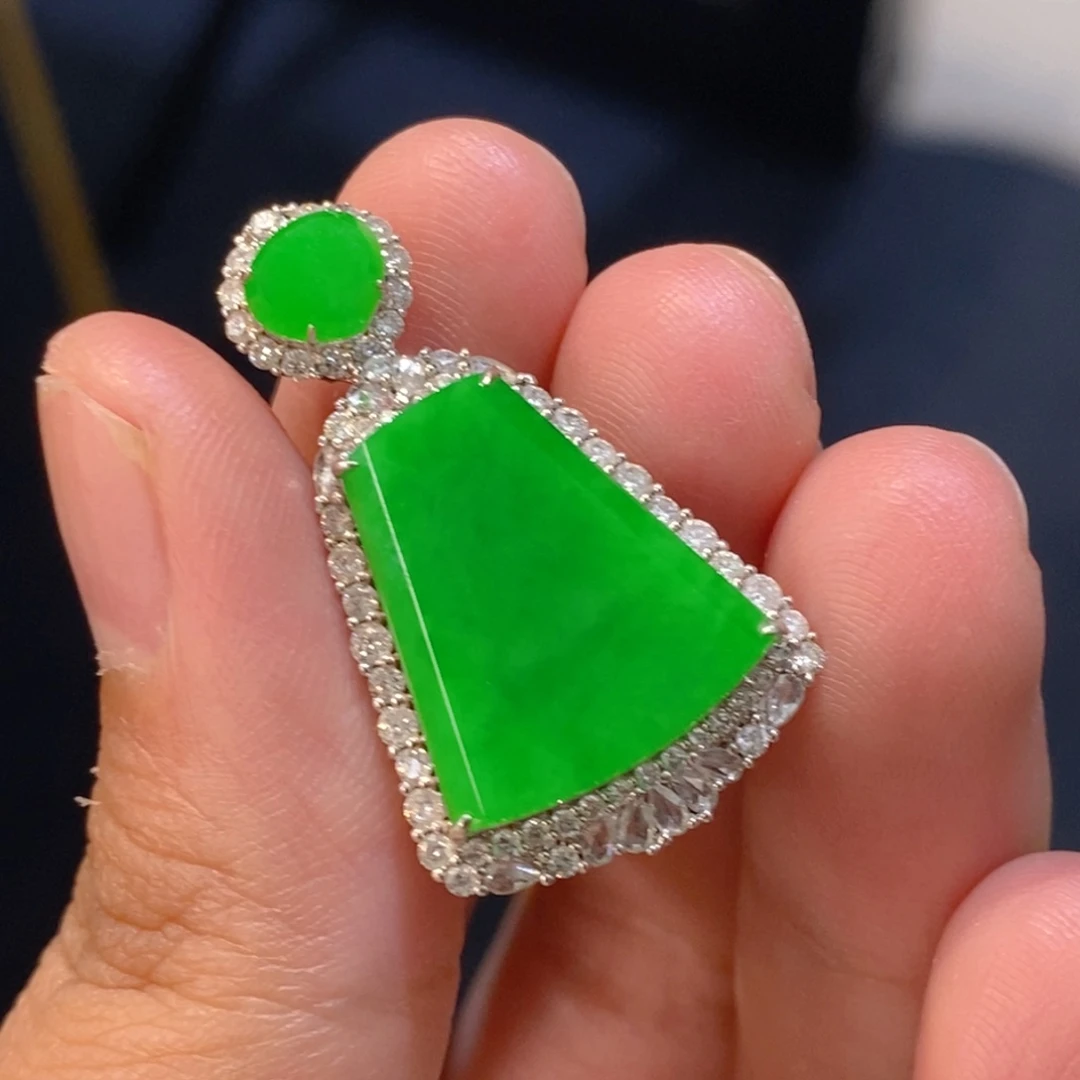 翡翠18K金镶嵌颈饰天然缅甸A货翡翠