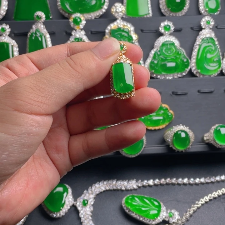 翡翠颈饰未镶嵌翡翠吊坠