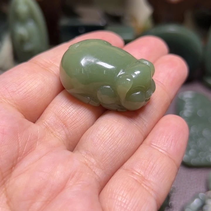 椰***蓉颈饰未镶嵌岫岩河磨玉（透闪石质玉）