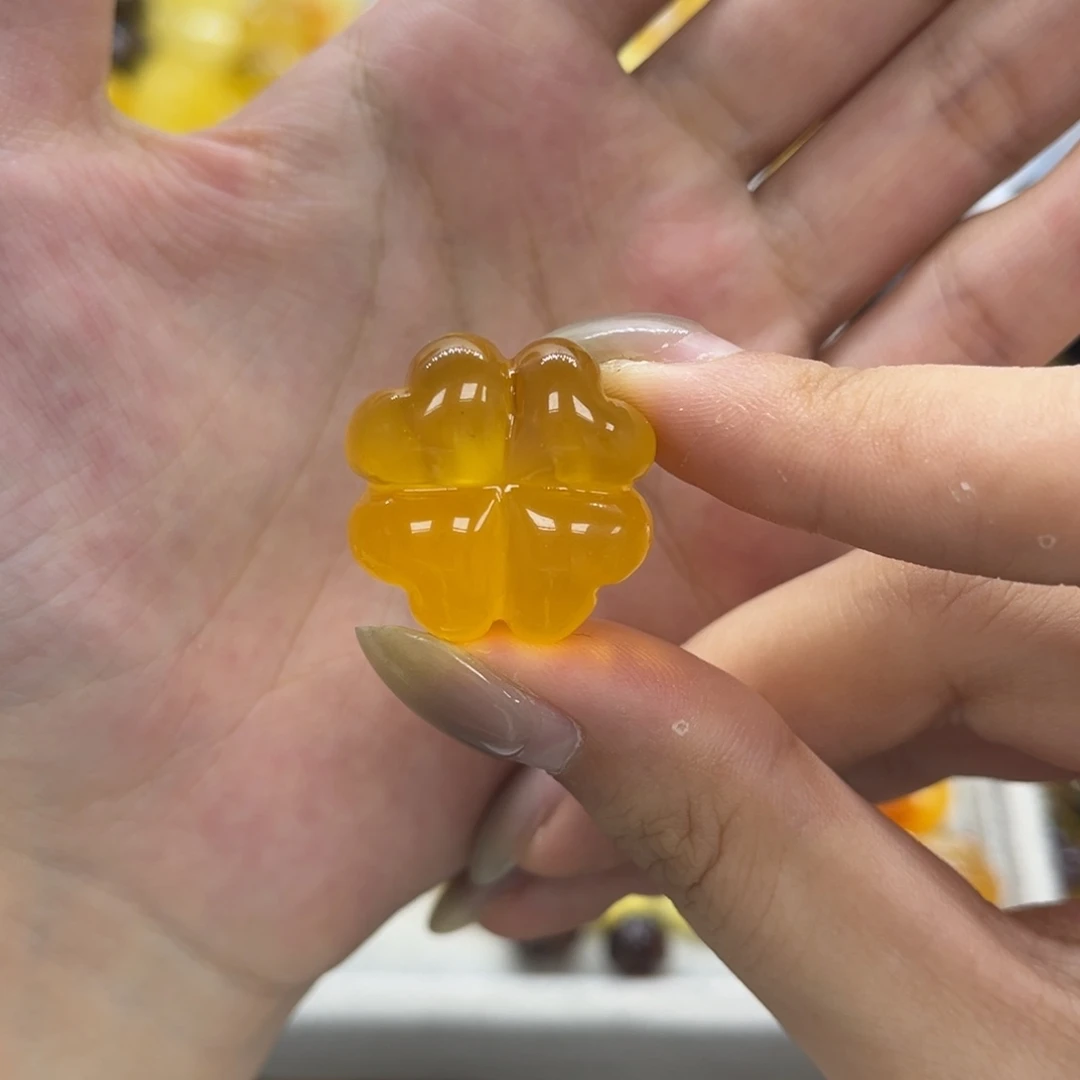 琥珀未镶嵌裸石天然琥珀俄料四叶草可吊坠