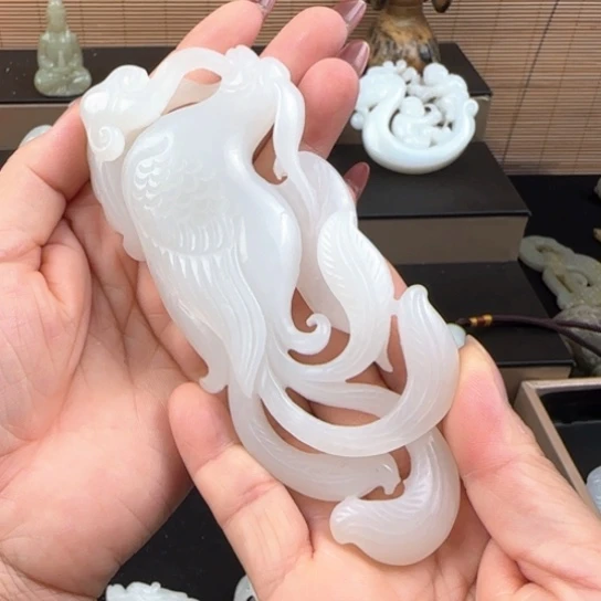 颈饰未镶嵌和田玉（糖玉）