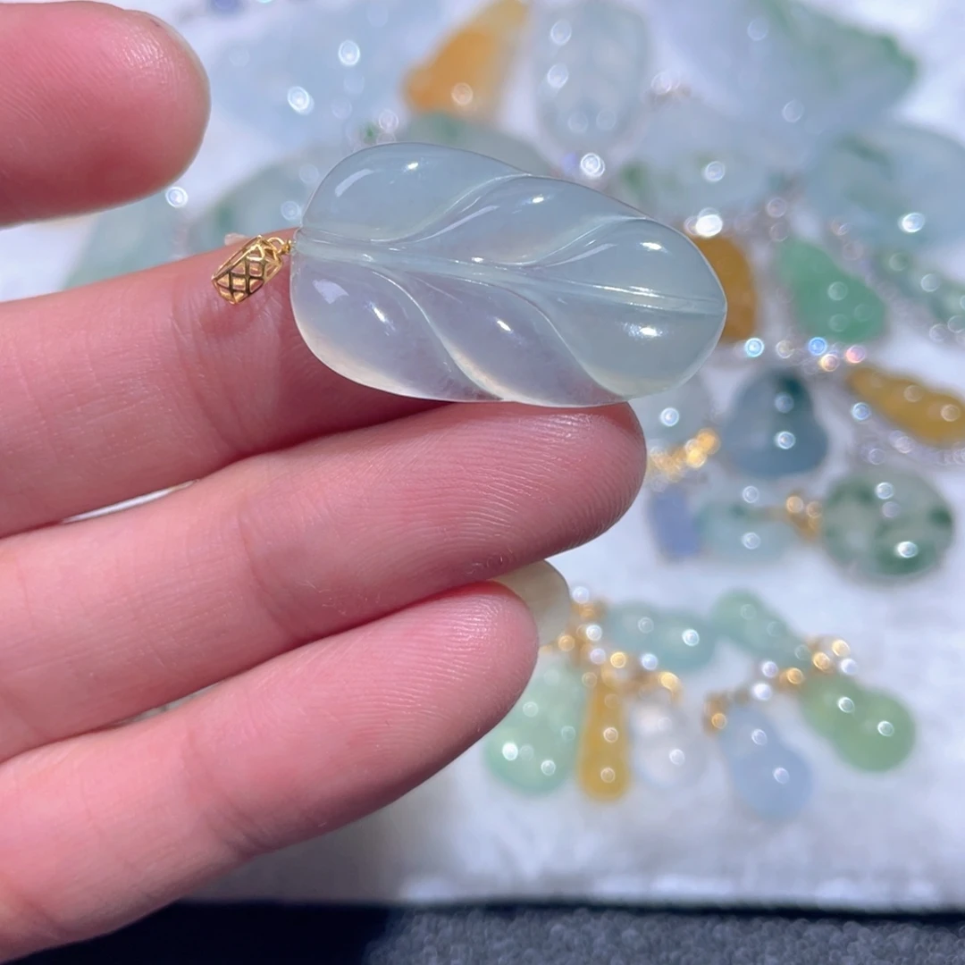 翡翠18K金镶嵌颈饰翡翠