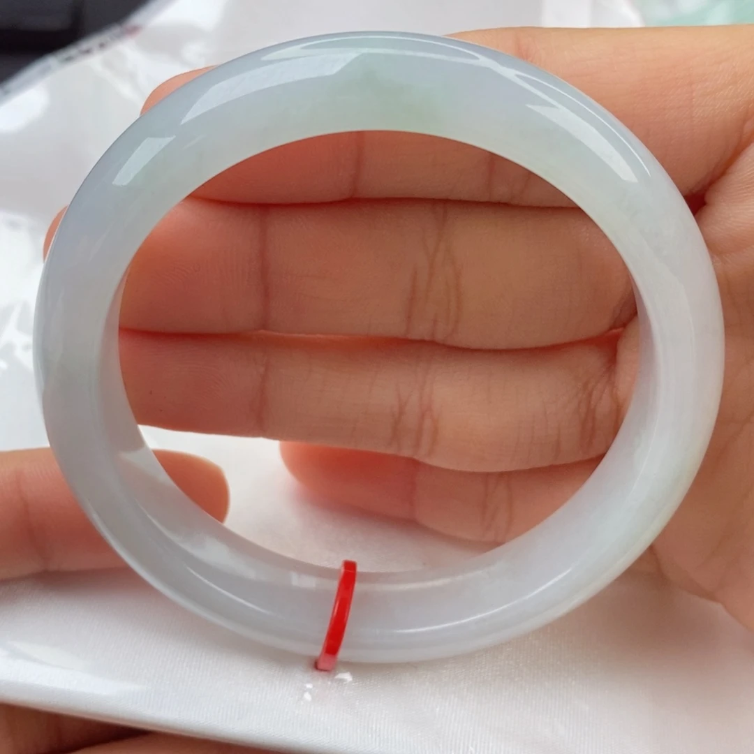 翡翠手镯未镶嵌56圈