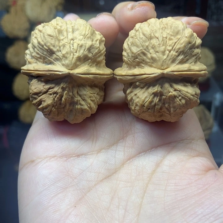 文玩核桃吊坠鬼脸铁蝴蝶