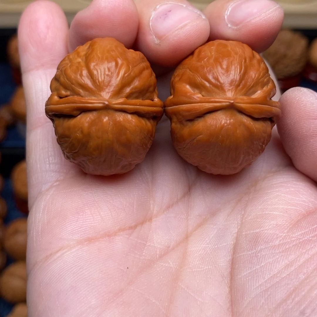 文玩核桃把件手捻鸿运当头