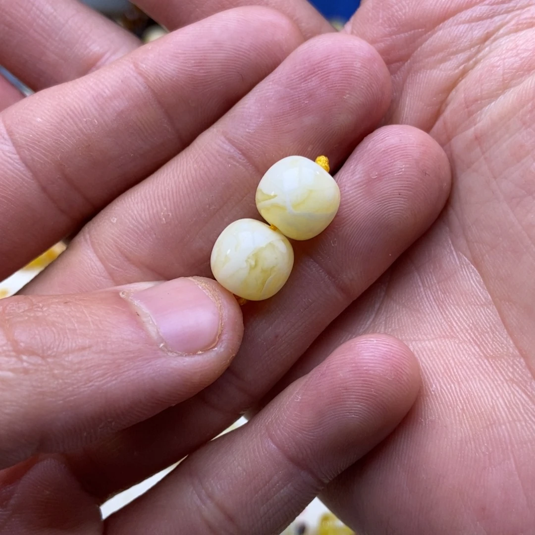 琥珀珠宝奇石未镶嵌威****）