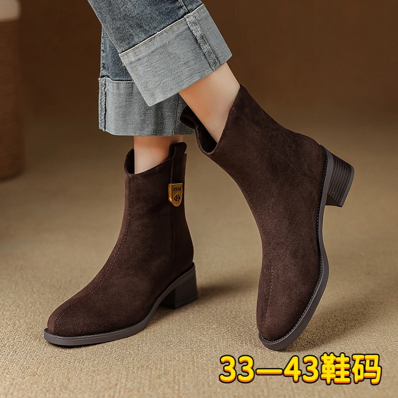 复古马丁靴磨砂绒面粗跟V口短靴2025秋冬新款圆头大码女鞋41-43