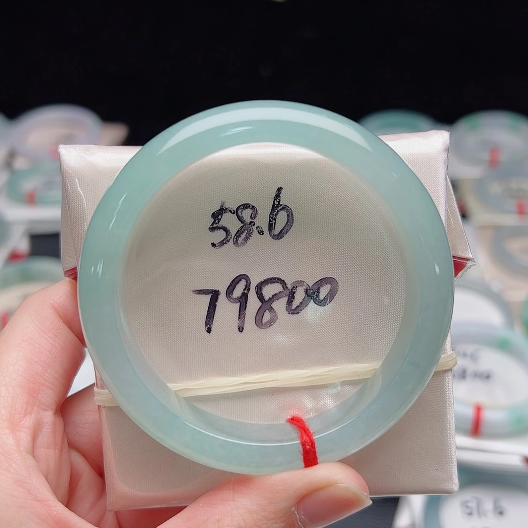 翡翠未镶嵌手镯A 货