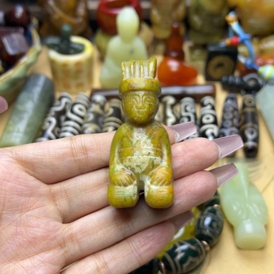 蛇纹石玉未镶嵌颈饰