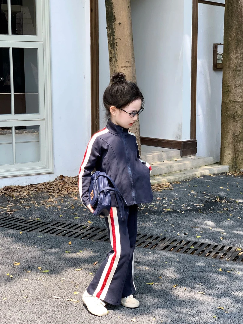 2025年秋韩系女宝幼儿园穿搭藏青色运动套装拼色