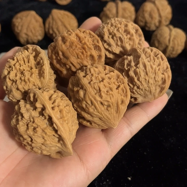 文玩核桃把件开播福利，43官帽➕公子帽➕瑕疵练手41左右鸡心