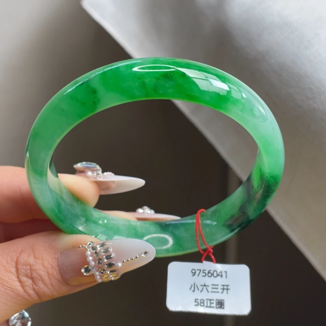 翡翠未镶嵌手镯冰飘辣绿正圈手镯