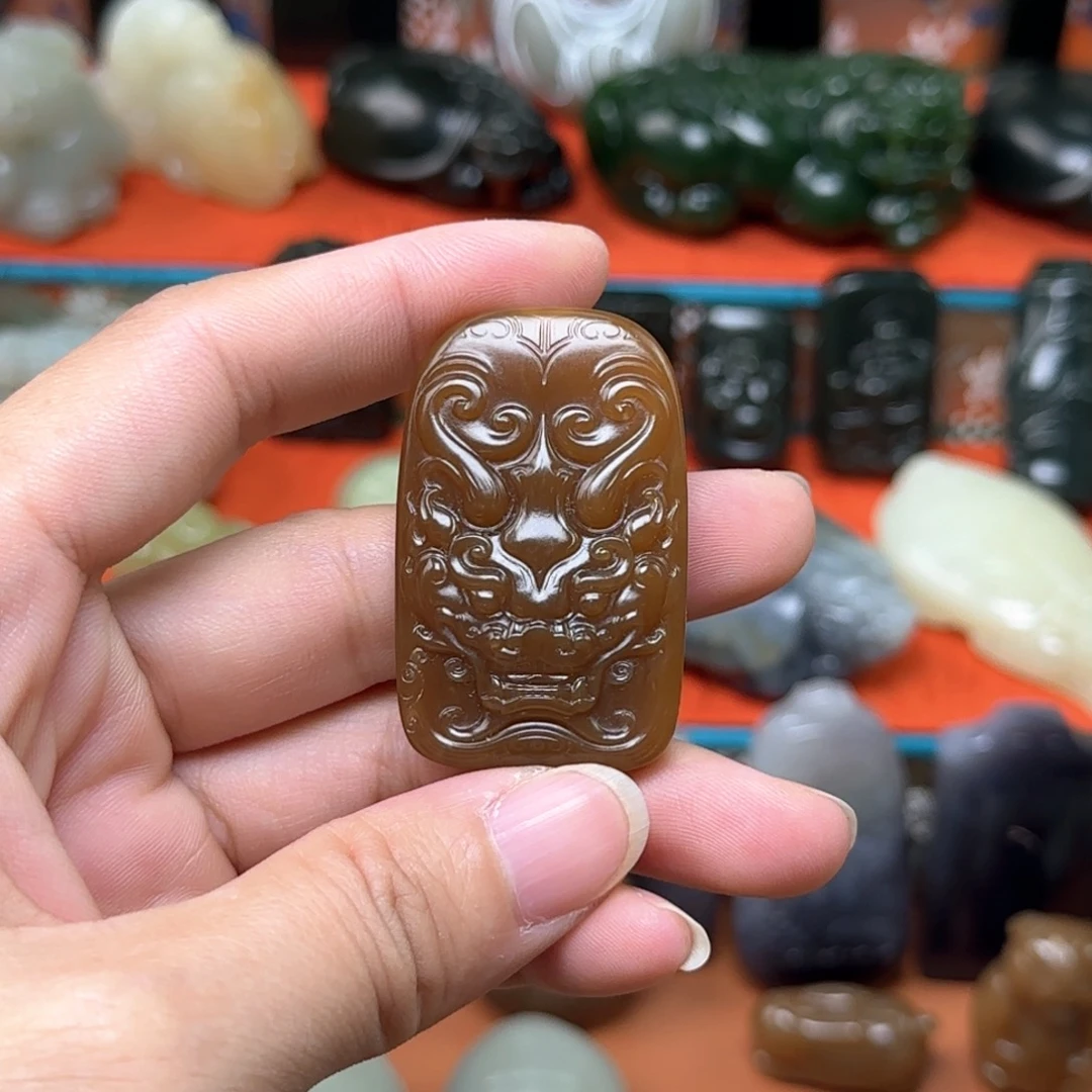 颈饰未镶嵌和田玉（糖玉）