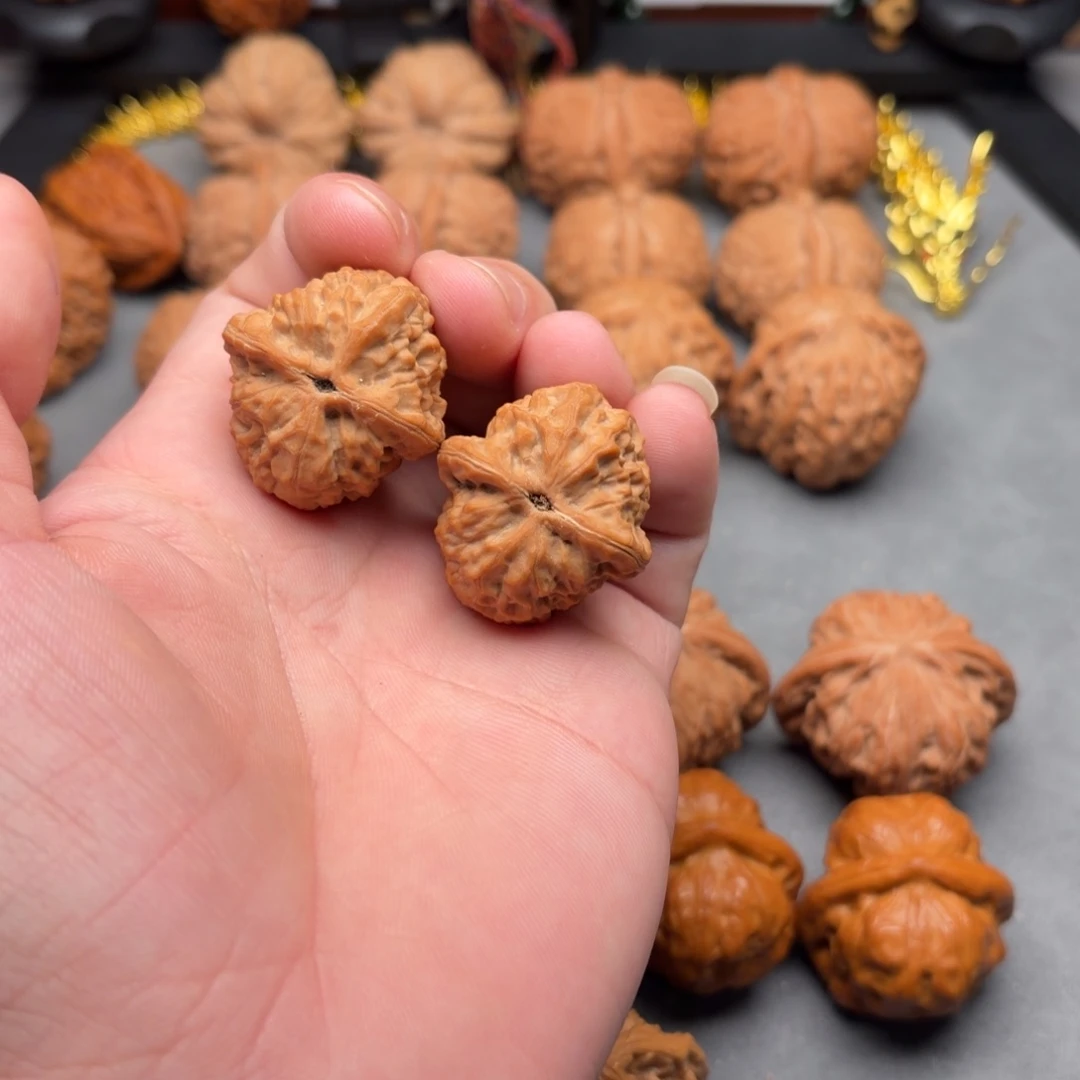 吊坠文玩核桃红桃A狮子头