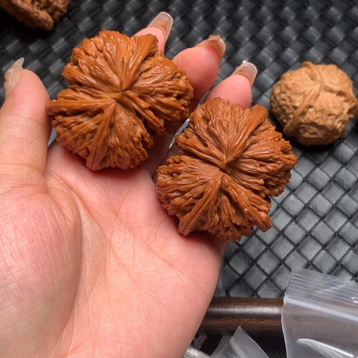 核桃手串/手链白狮子四棱球连50