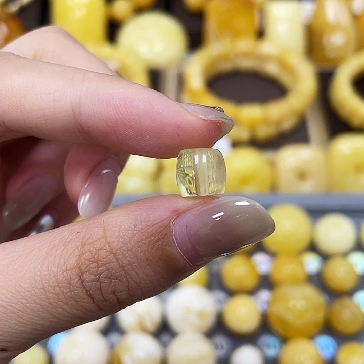 琥珀未镶嵌裸石8.2*7.8mm 6-7